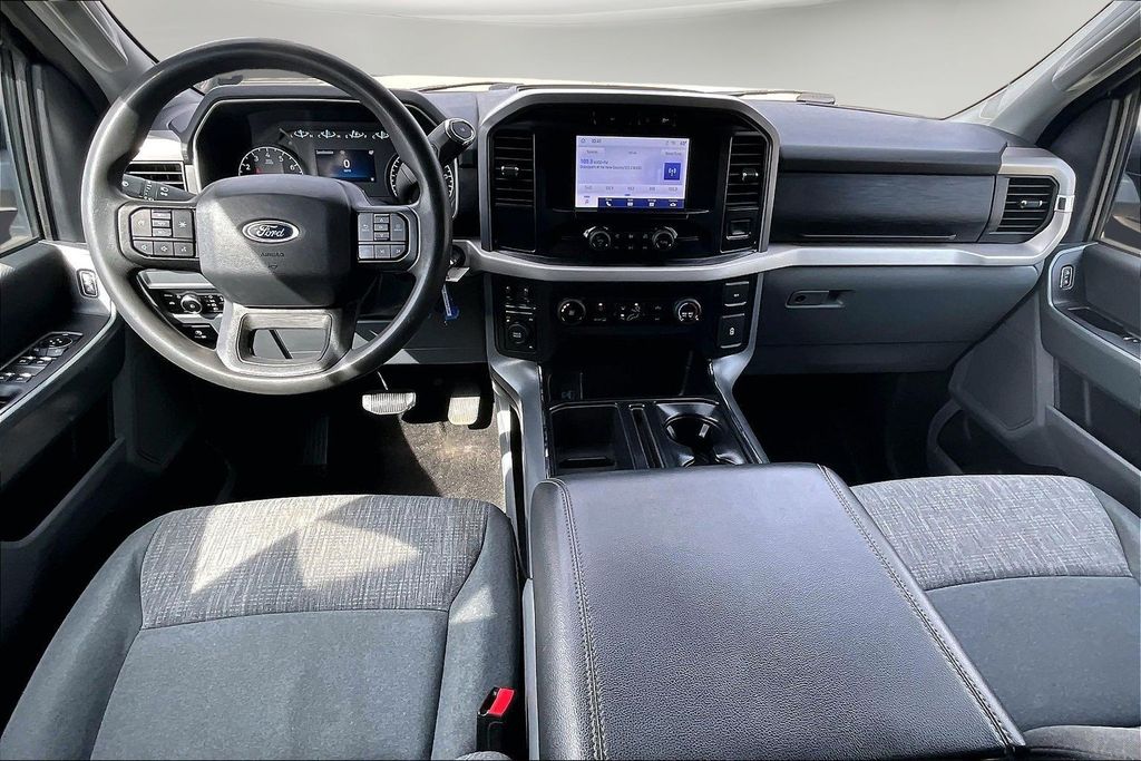 Used 2023 Silver Ford XLT image 9