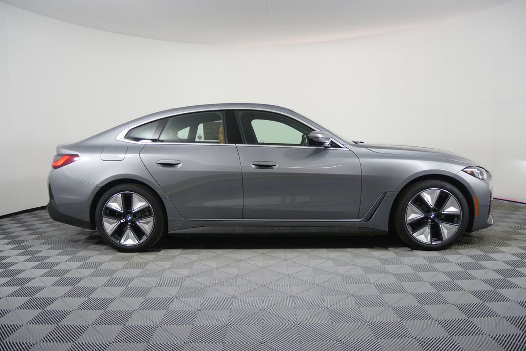 Thumbnail: 2026 BMW i4 - 2