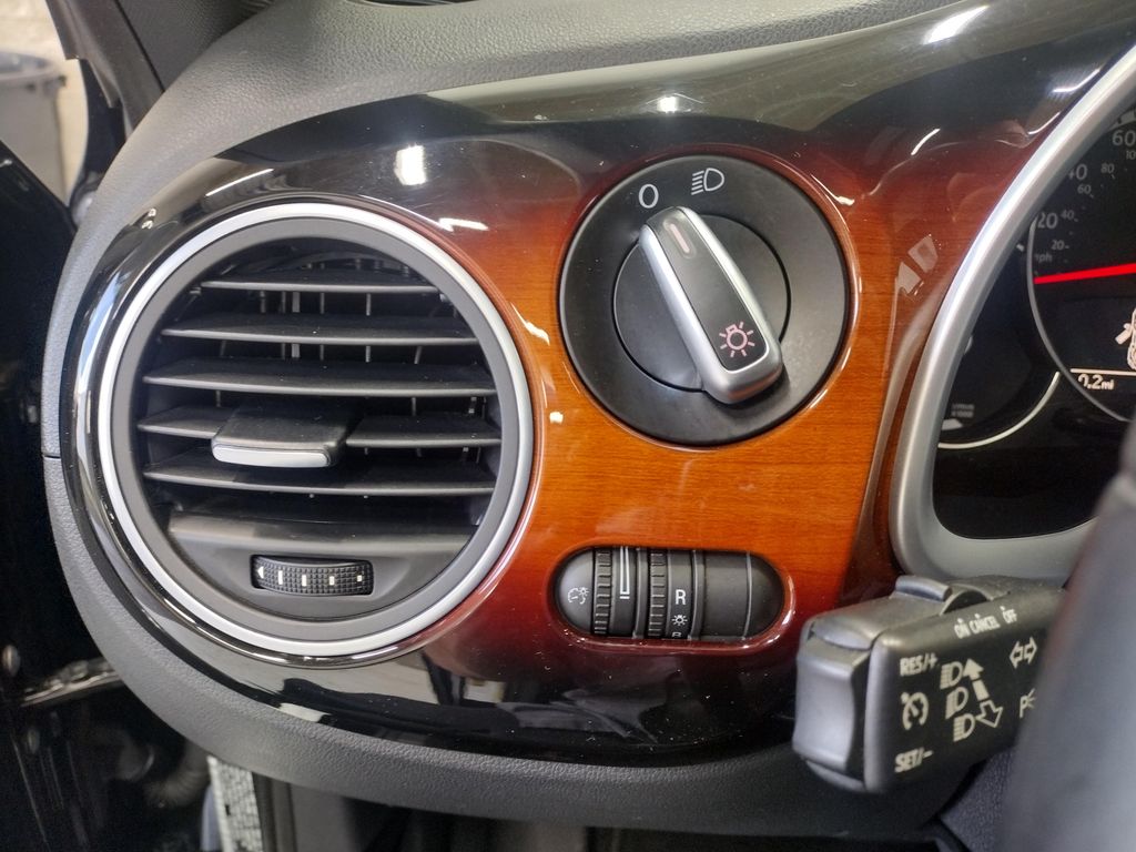 2013 Volkswagen Beetle 2.5L Fender Edition