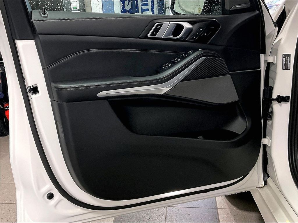 2025 BMW X5 — photo 9