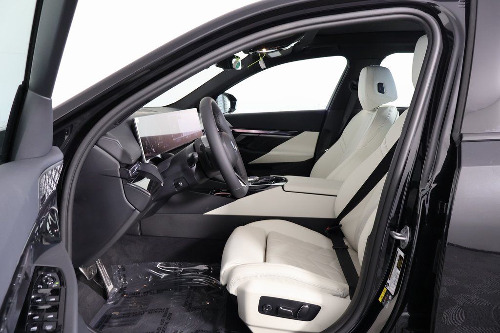 Thumbnail: 2026 BMW 5 Series - 5