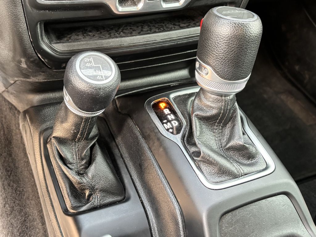 Used Car 2021 Jeep Gladiator  For Sale Under $30,000 In Corsicana, Texas