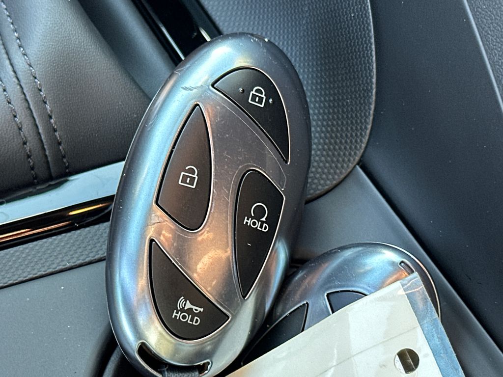 Used 2025 Gray Hyundai SEL Sport image 32