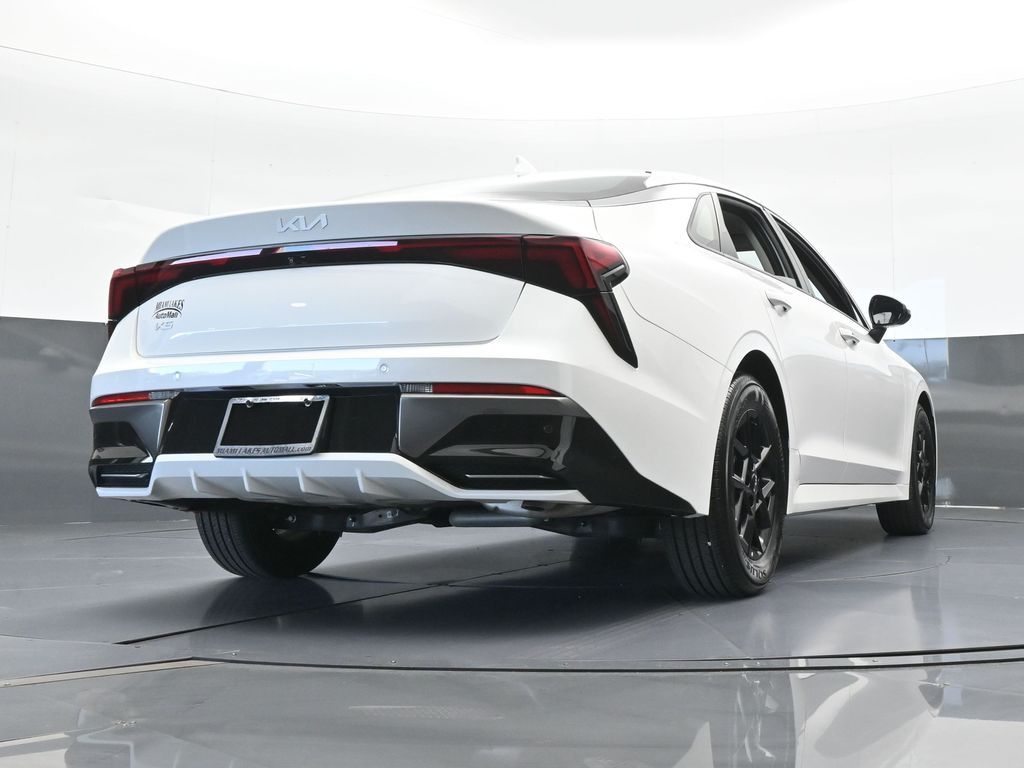 New 2025 Snow White Pearl Kia LXS image 53