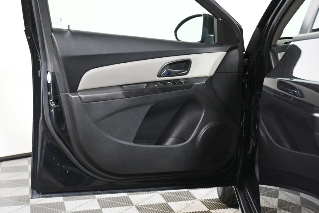 Thumbnail: 2014 Chevrolet Cruze - 25