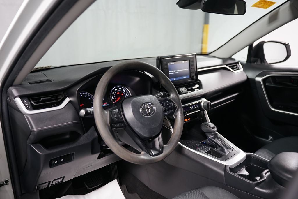 2020 Toyota RAV4 LE 11