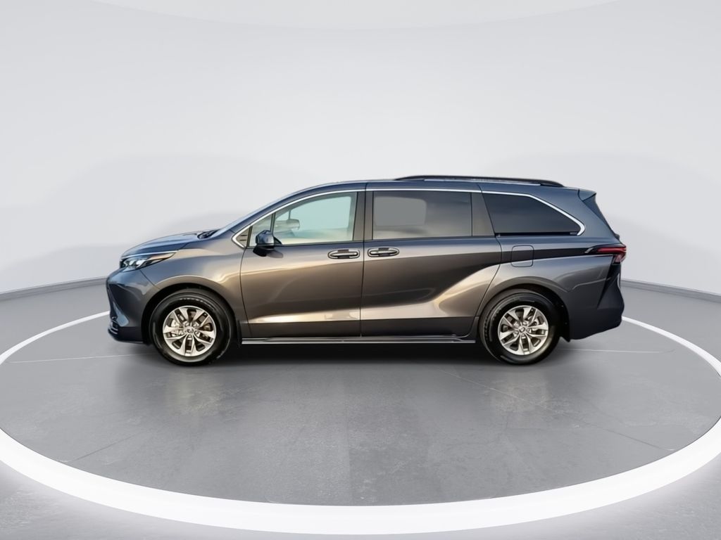 2025 Toyota Sienna LE 5