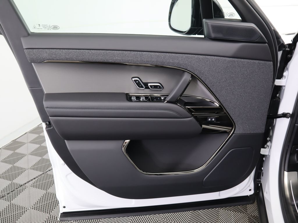 Thumbnail: 2025 Land Rover Range Rover Sport - 25