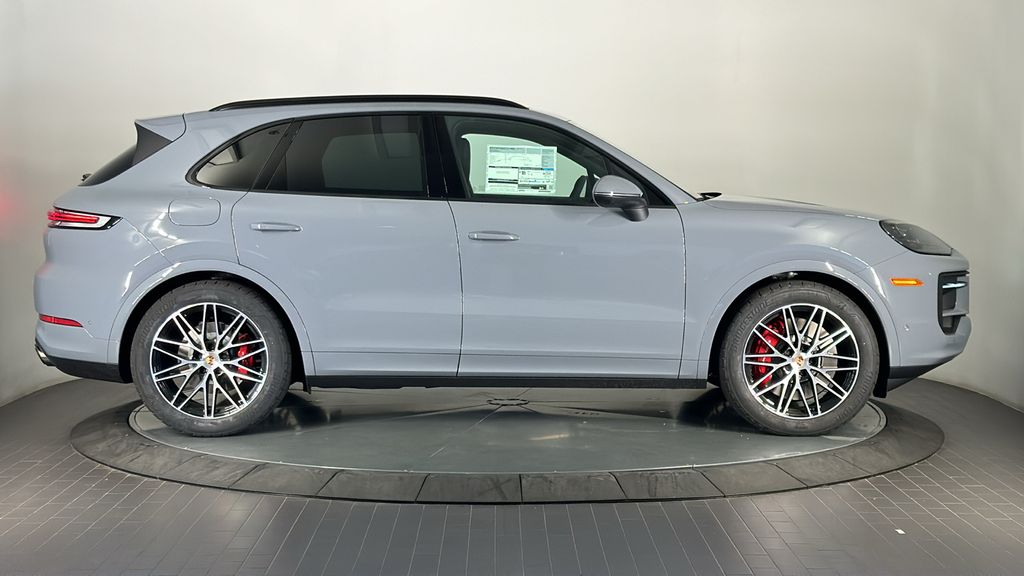 Thumbnail: 2025 Porsche Cayenne - 8