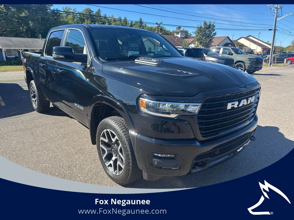 Diamond Black Crystal Pearlcoat 2025 RAM 1500 Pickup Truck Four-Wheel Drive 8-Speed Automatic