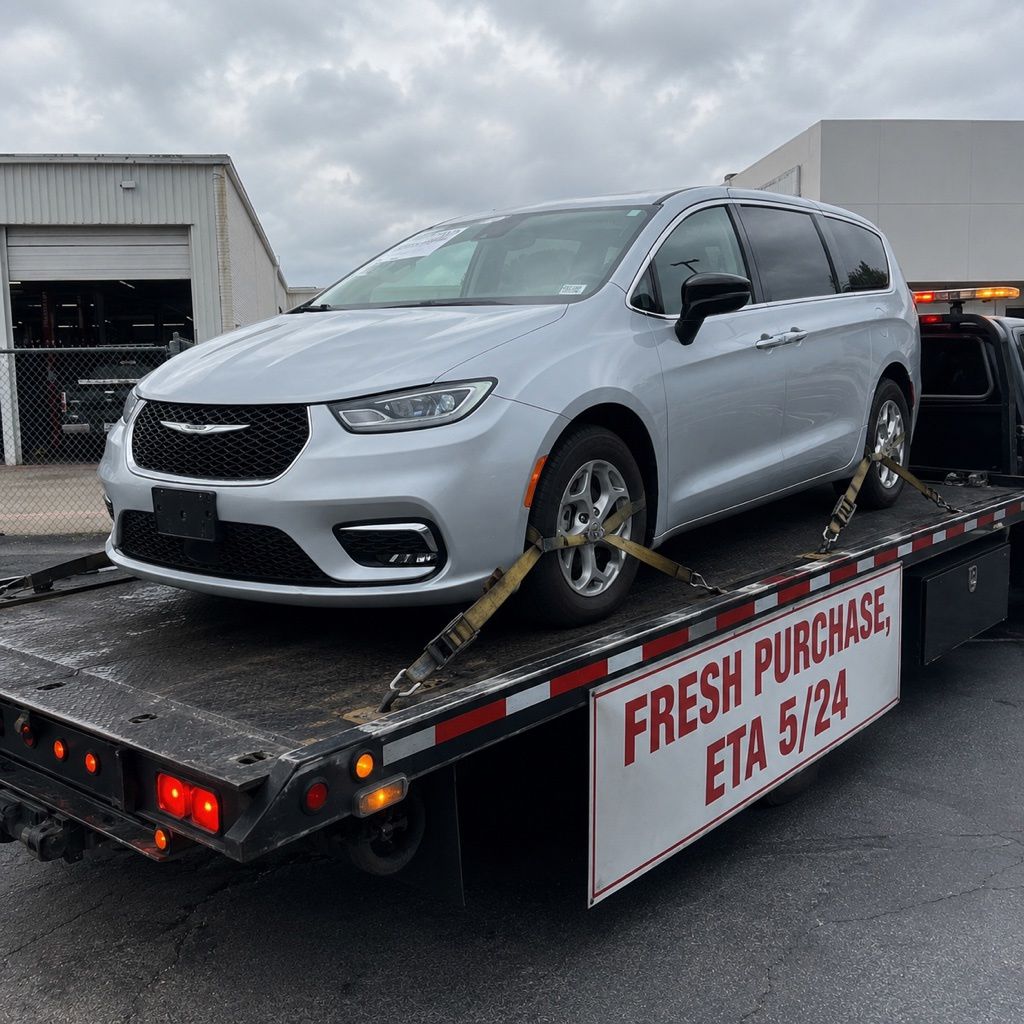 2024 Chrysler Pacifica Limited's photo