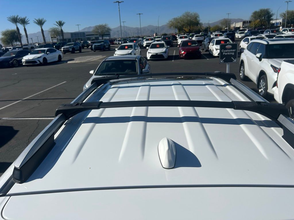 Thumbnail: 2017 Toyota RAV4 - 7