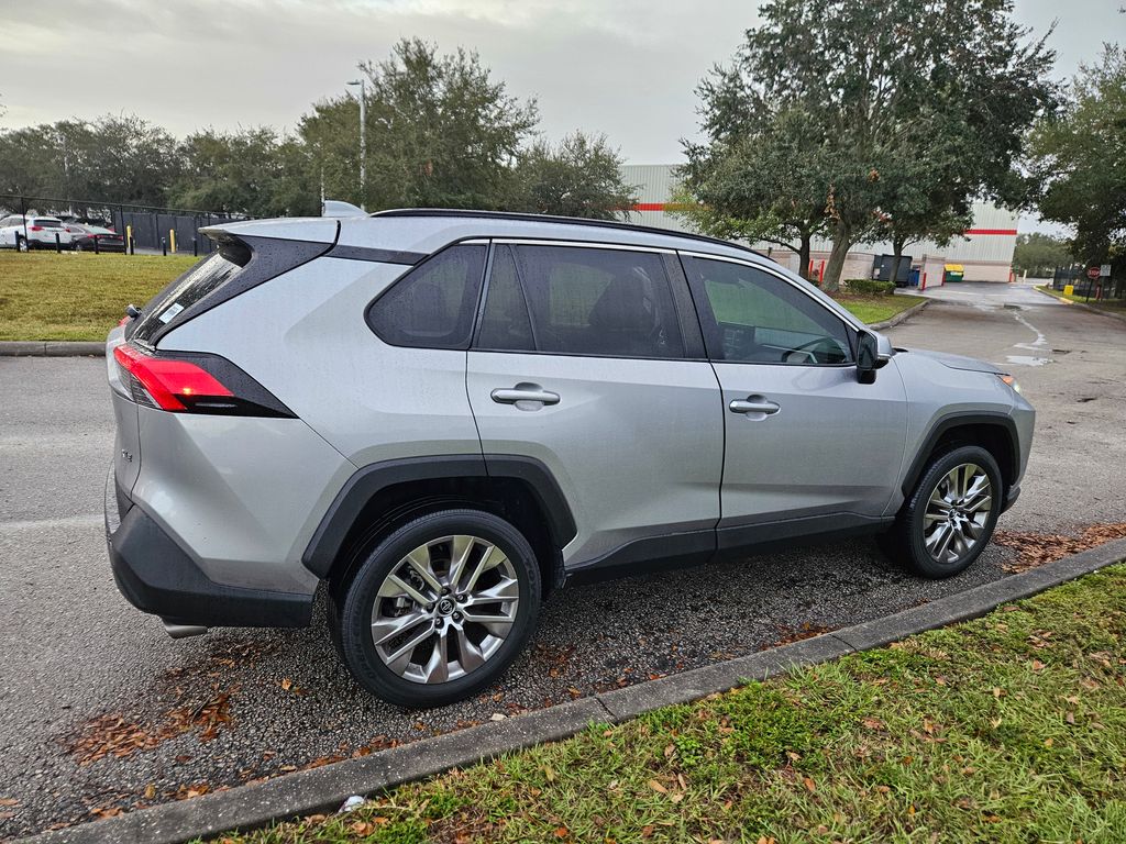 2020 Toyota RAV4 XLE Premium 5