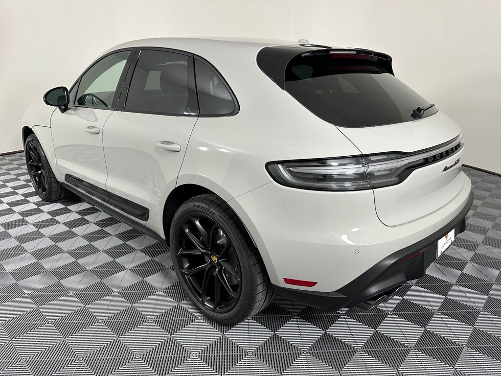 Thumbnail: 2026 Porsche Macan - 3