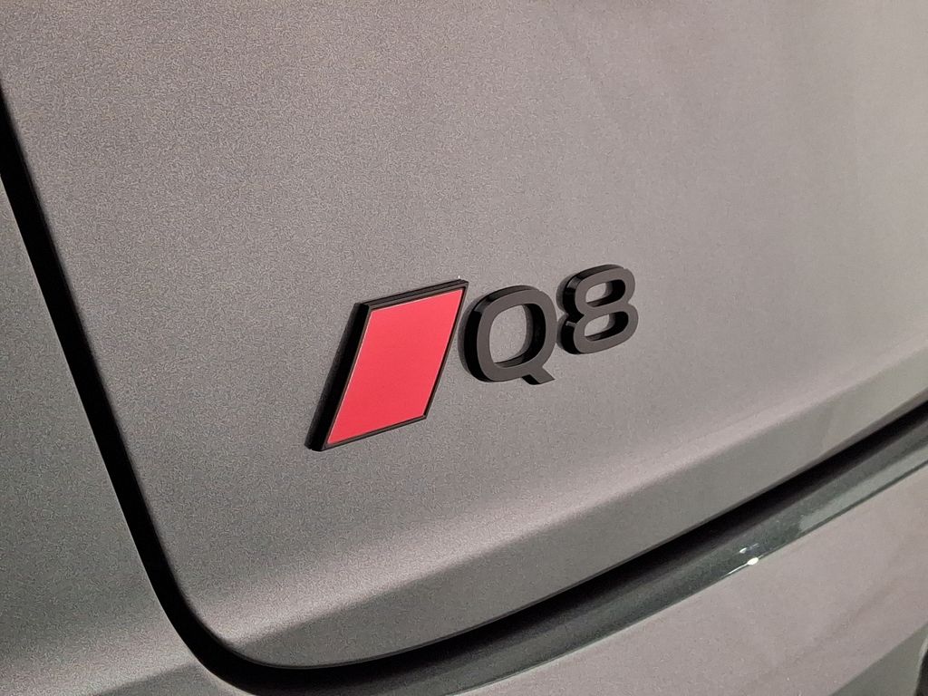 2025 Audi Q8  16