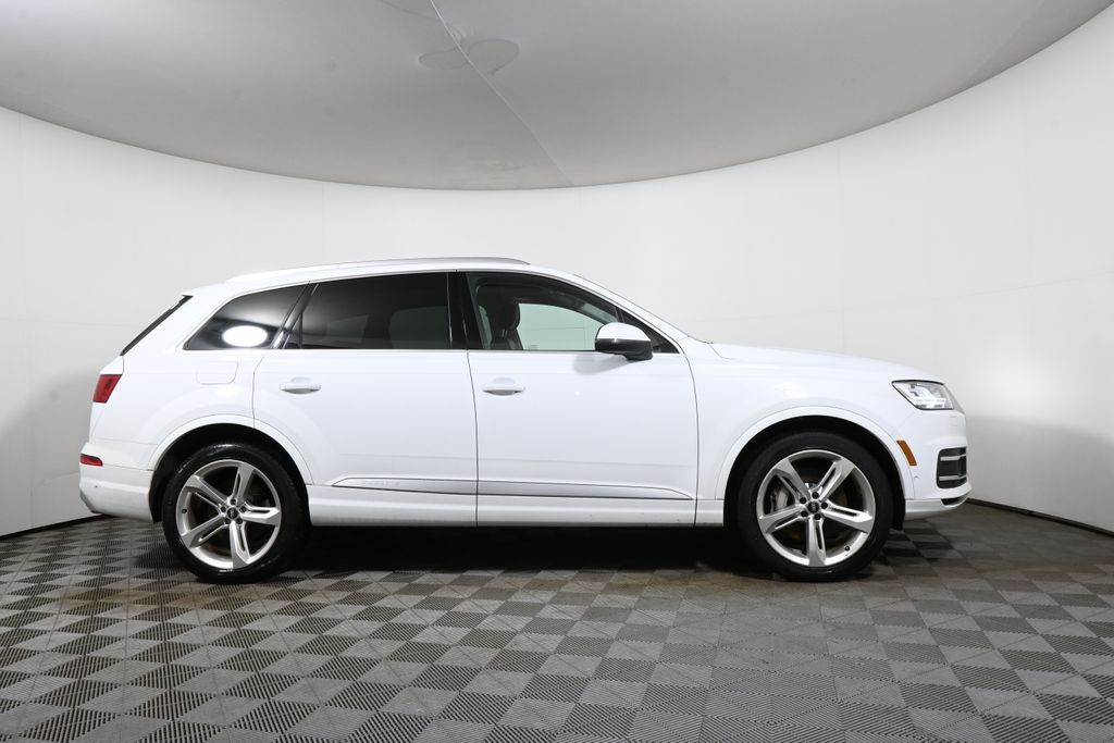 Thumbnail: 2019 Audi Q7 - 8