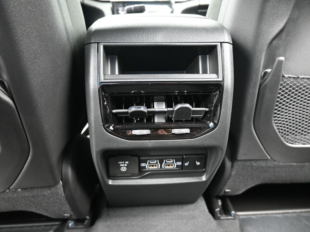 Used 2025 Diamond Black Crystal Pearlcoat Jeep Limited image 25