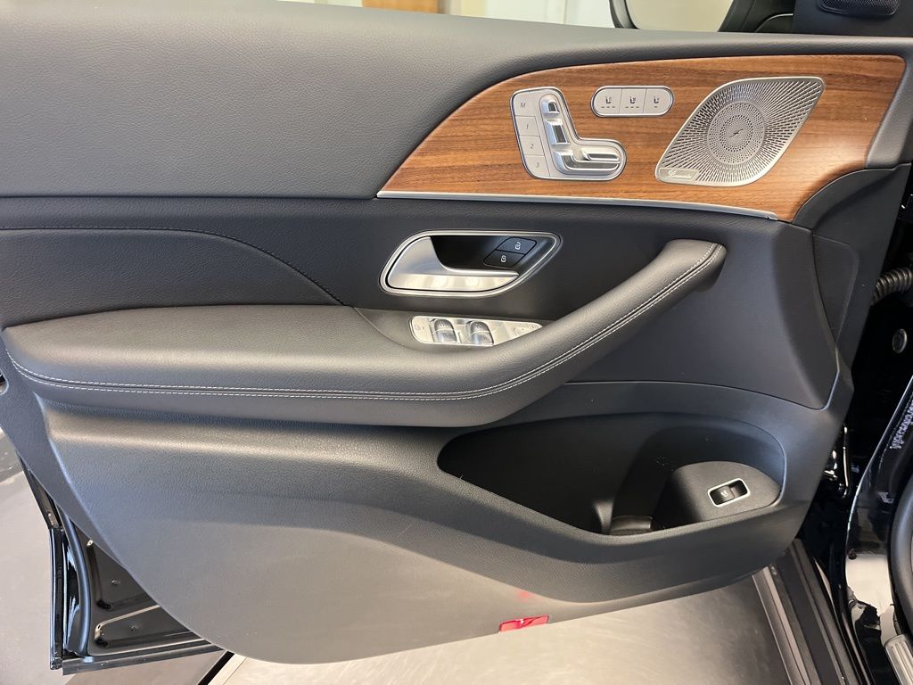 Thumbnail: 2026 Mercedes-Benz GLS - 11