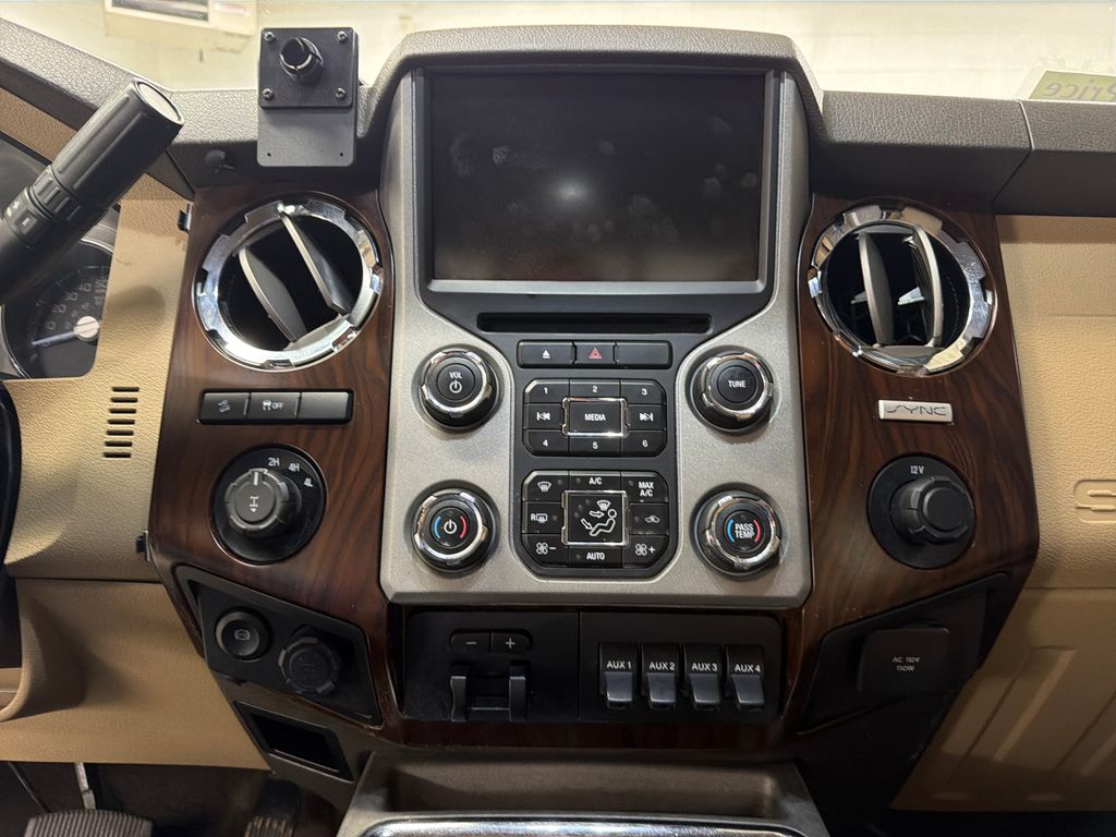 Used 2016  Ford Lariat image 20