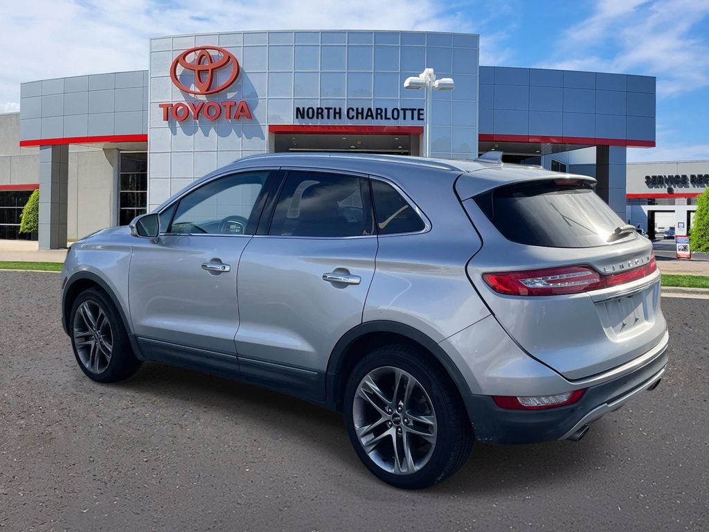 Used 2019 Silver Lincoln Reserve image 4