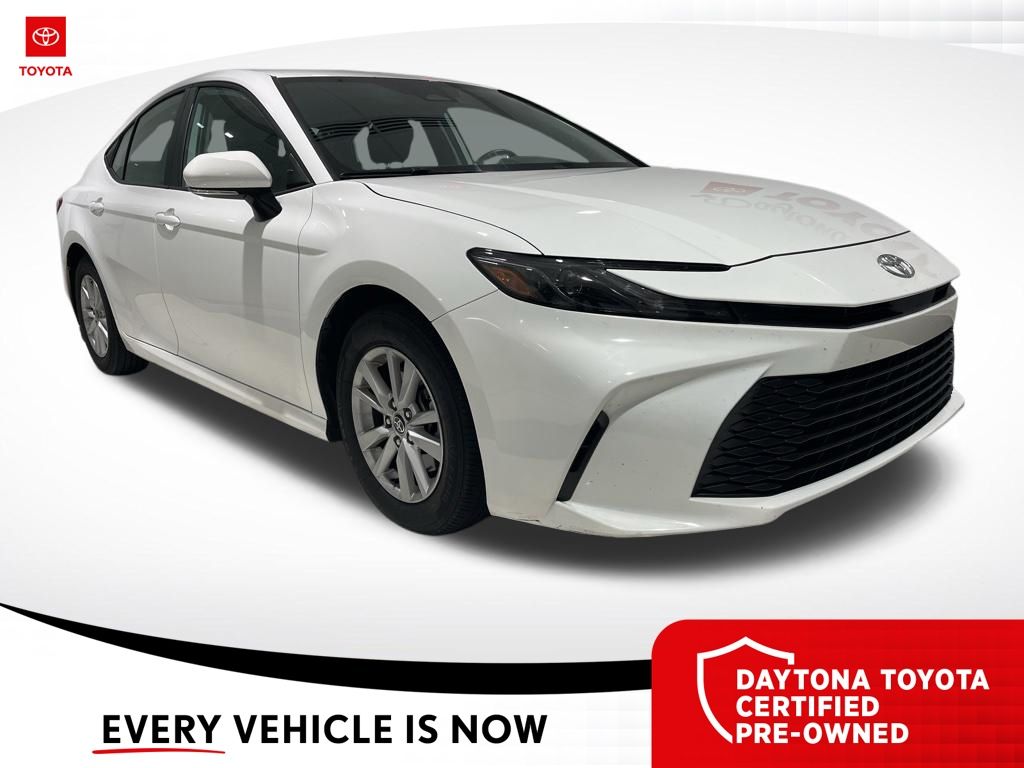 2025 Toyota Camry LE Hybrid's photo