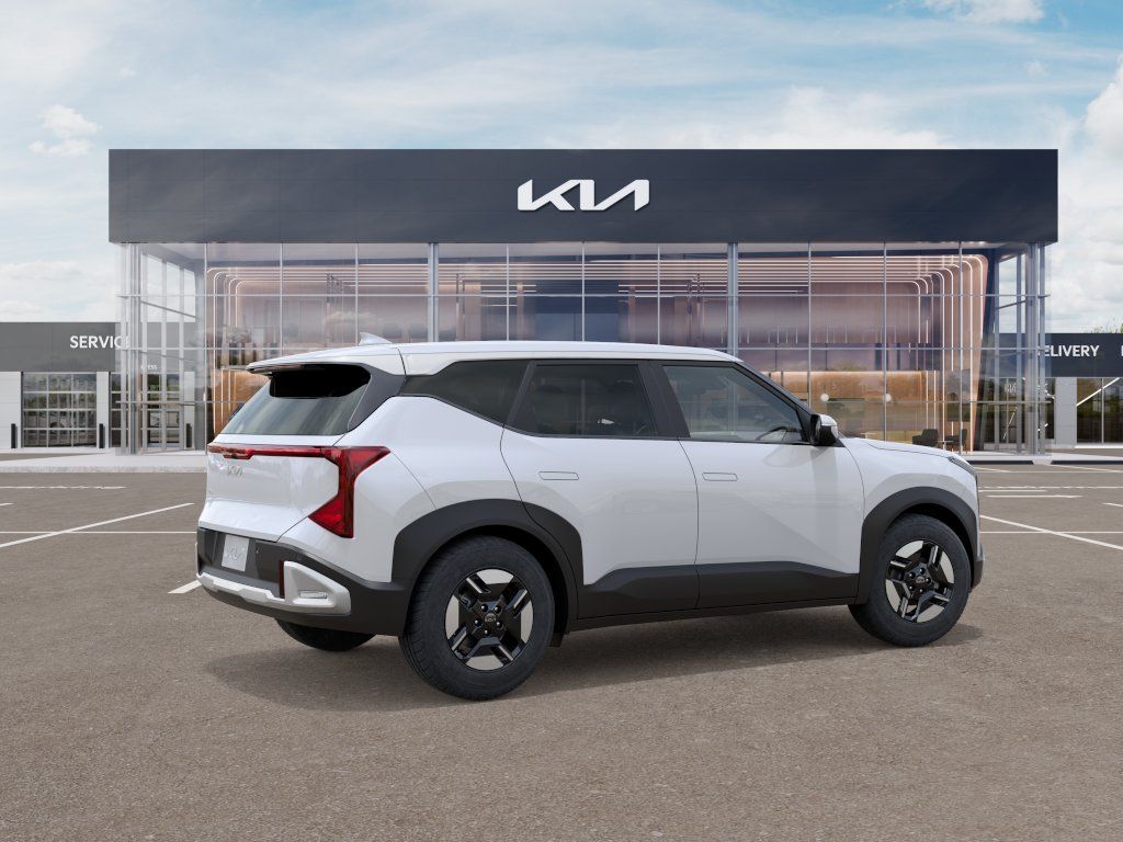 2027 Snow White Pearl Kia Seltos LX FWD SUV