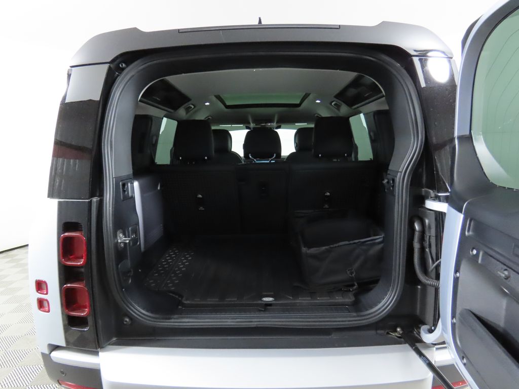 2024 Land Rover Defender 110 29
