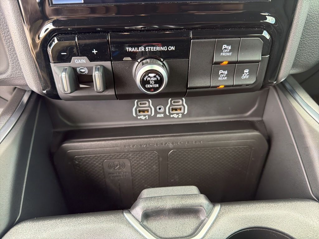 2025 Ram 1500 Big Horn Crew Cab 4x4 5'7" Box