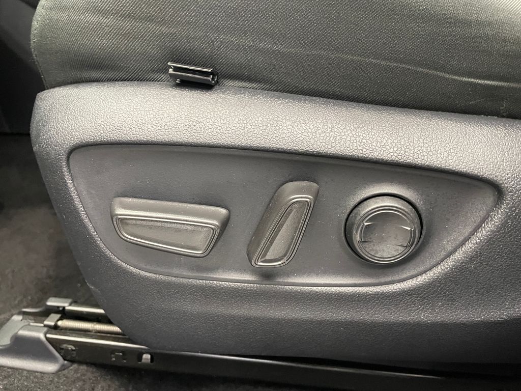 2024 Toyota RAV4 XLE 14