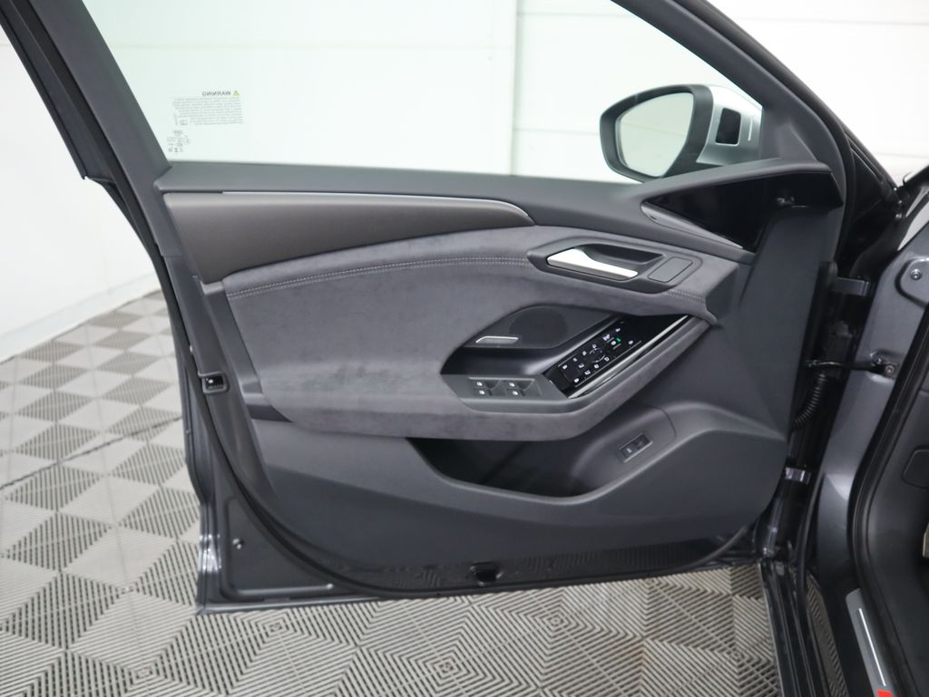 Thumbnail: 2025 Audi S6 - 26