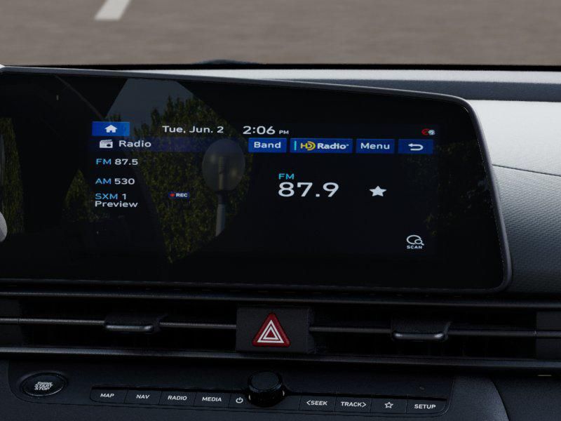 2025 Hyundai Elantra Base 13