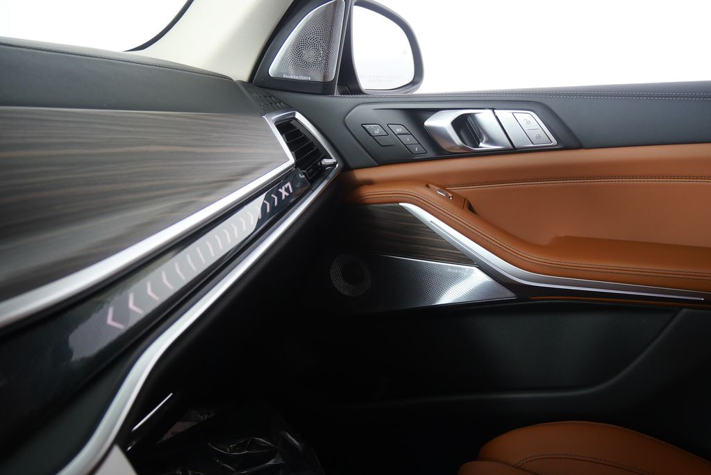 Thumbnail: 2026 BMW X7 - 27