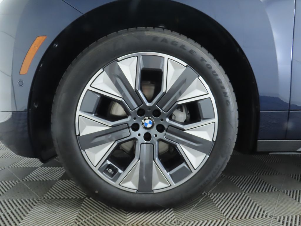 Thumbnail: 2026 BMW iX - 30