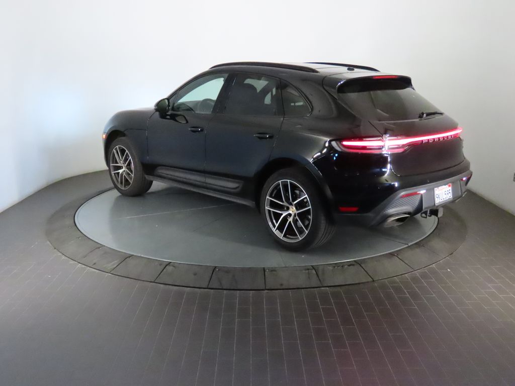 Thumbnail: 2024 Porsche Macan - 3