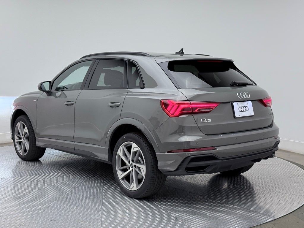 Thumbnail: 2025 Audi Q3 - 11
