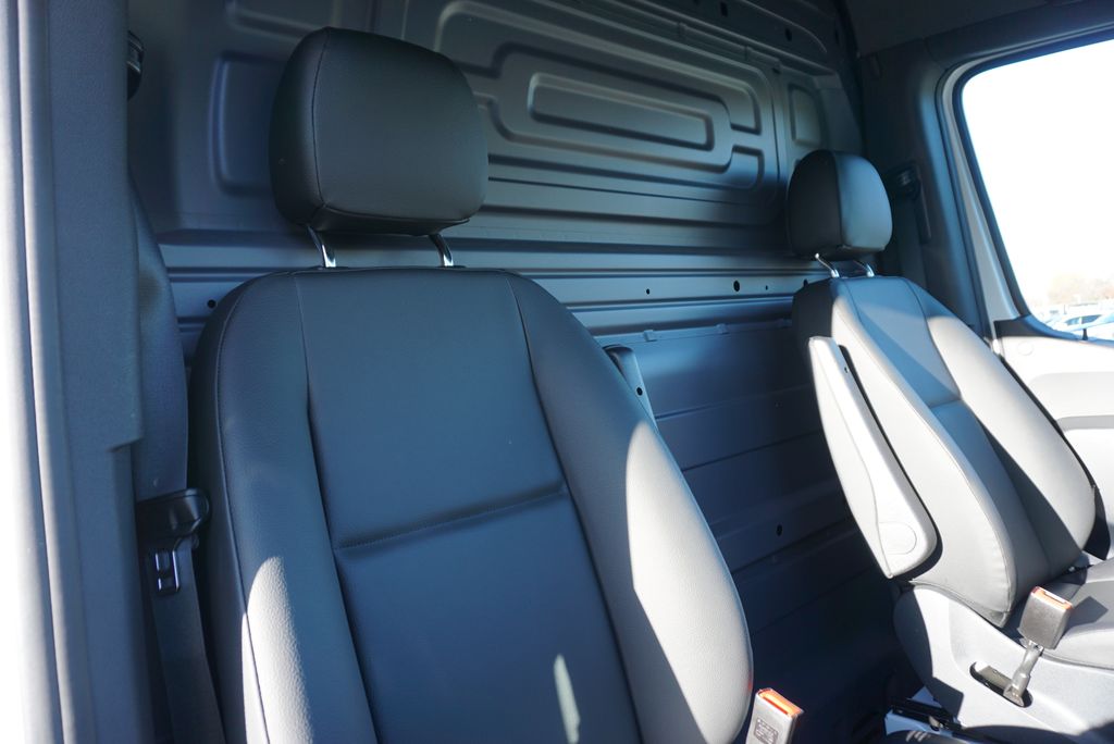 Thumbnail: 2025 Mercedes-Benz Sprinter - 19