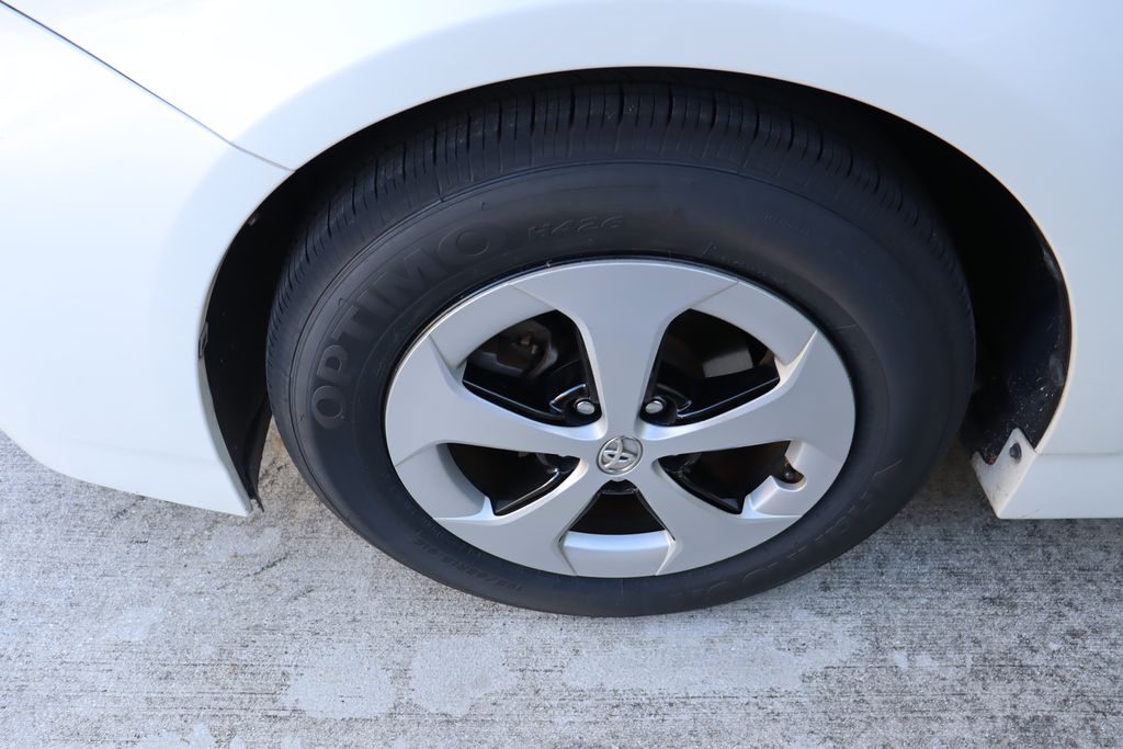 Thumbnail: 2015 Toyota Prius - 4