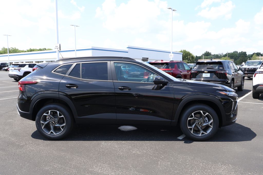 Thumbnail: 2025 Chevrolet Trax - 9
