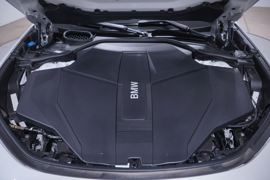 Thumbnail: 2025 BMW i7 - 24