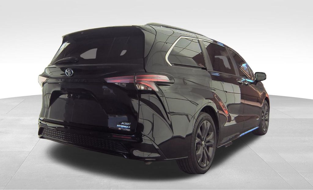 2021 Toyota Sienna XSE 3