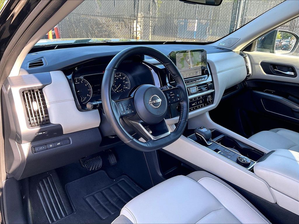 2023 Nissan Pathfinder — photo 8