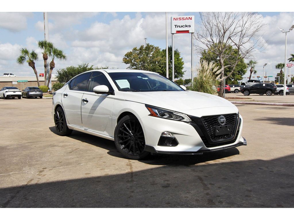 2020 Nissan Altima 2.5 Platinum White at Emmons Autoplex