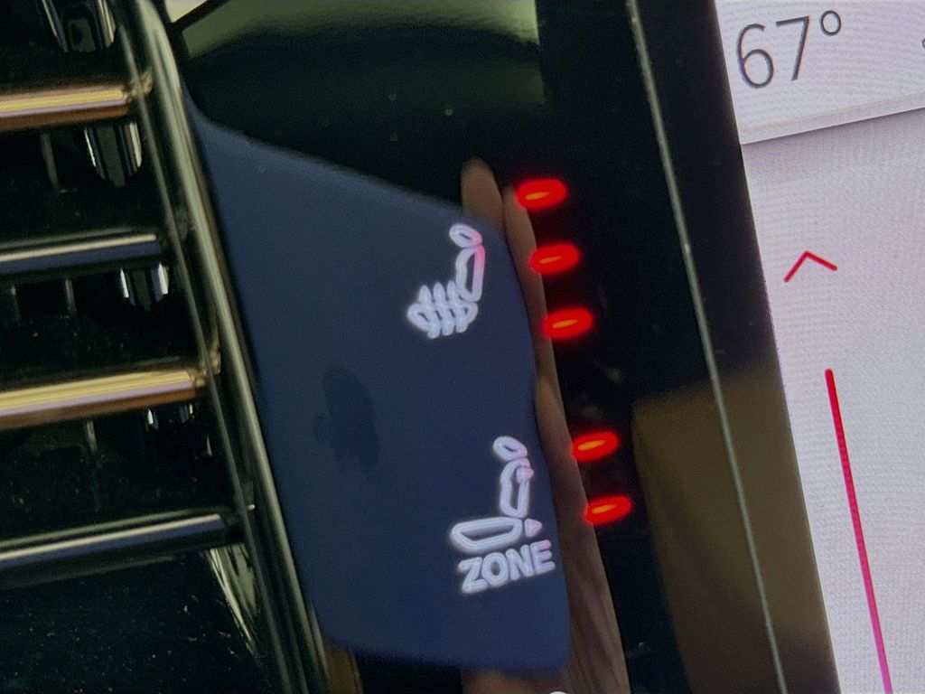 Thumbnail: 2023 Jeep Grand Wagoneer - 21