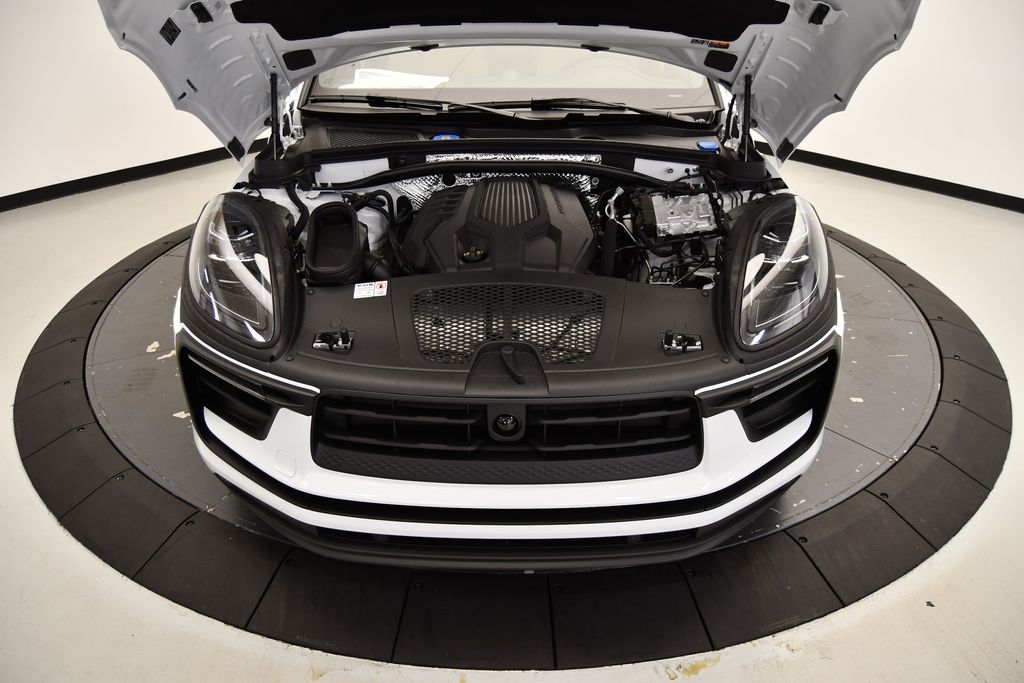 2024 Porsche Macan T 10