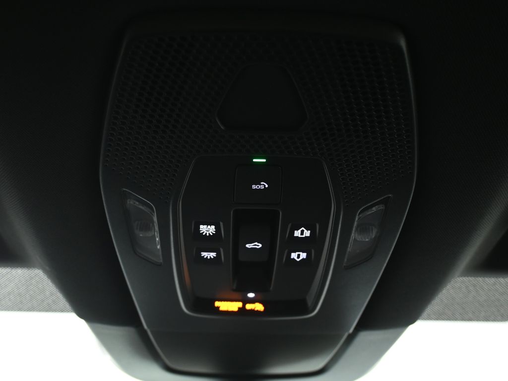 Thumbnail: 2025 Porsche Macan - 21