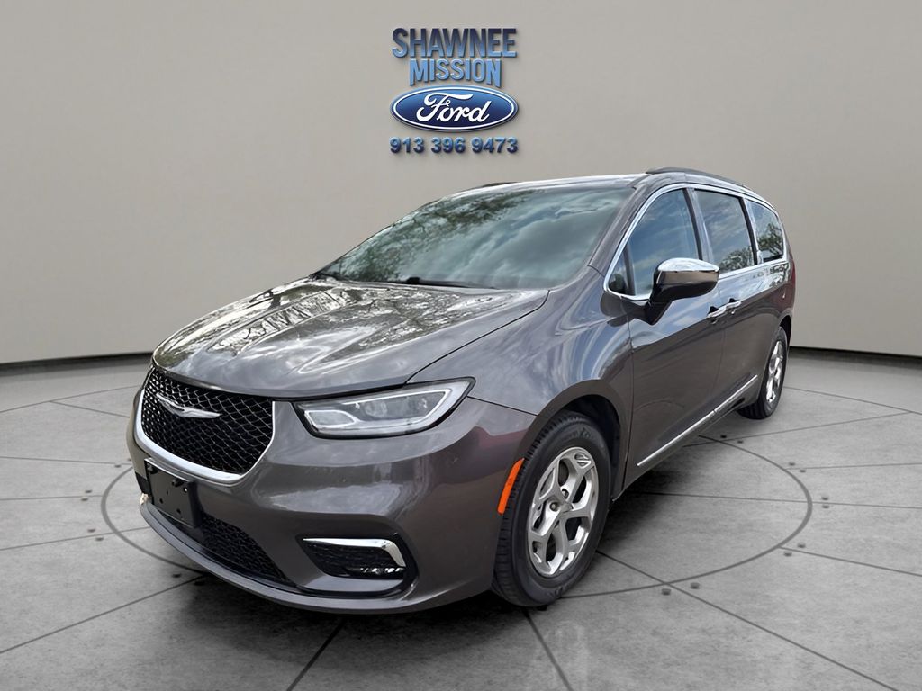 2023 Chrysler Pacifica Limited photo