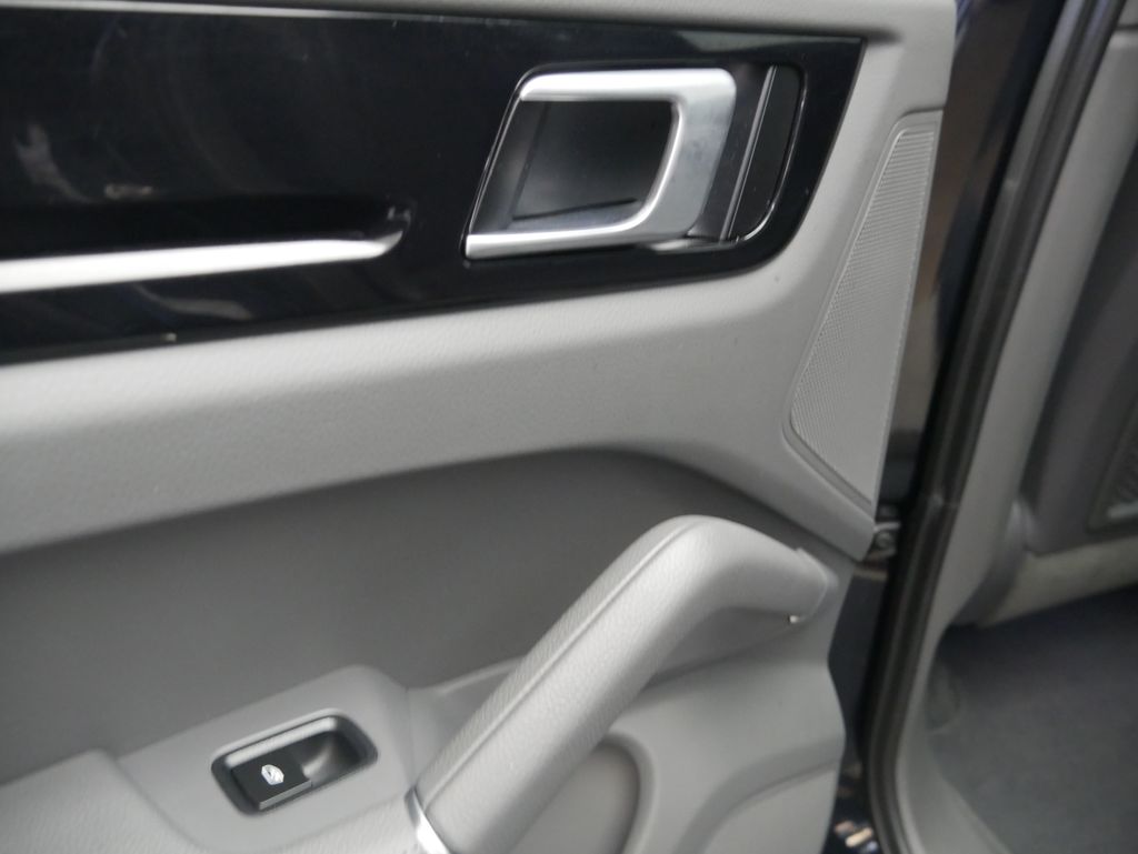 Thumbnail: 2023 Porsche Cayenne - 18