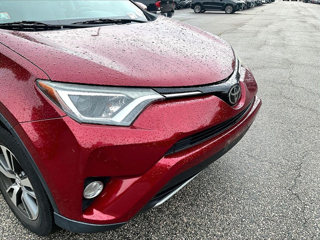 2018 Toyota RAV4 — photo 8