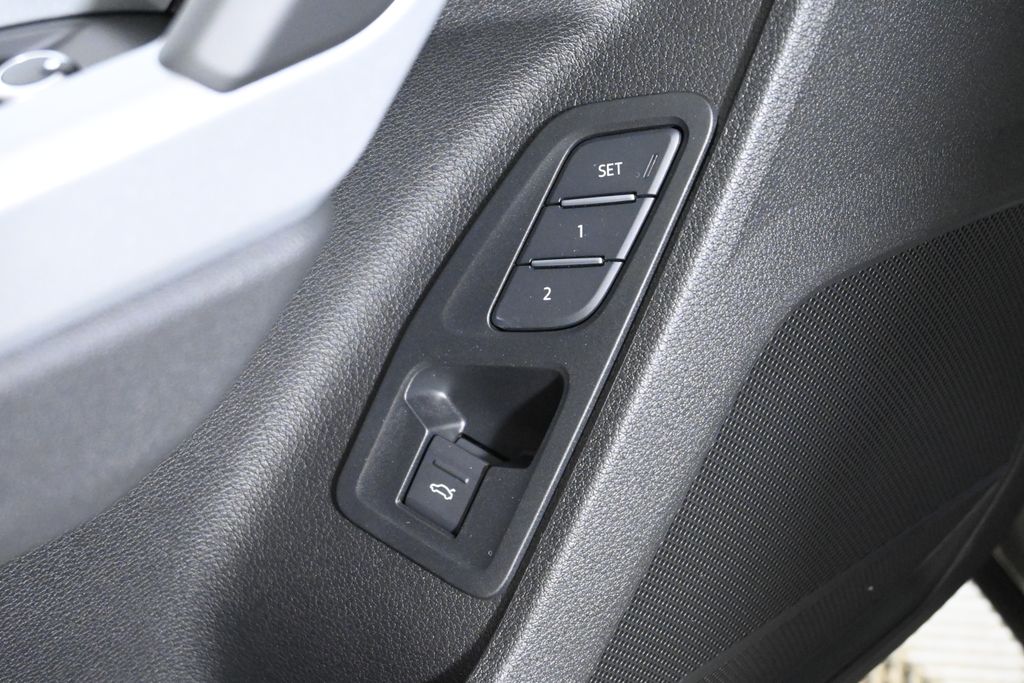 Thumbnail: 2025 Audi Q3 - 24