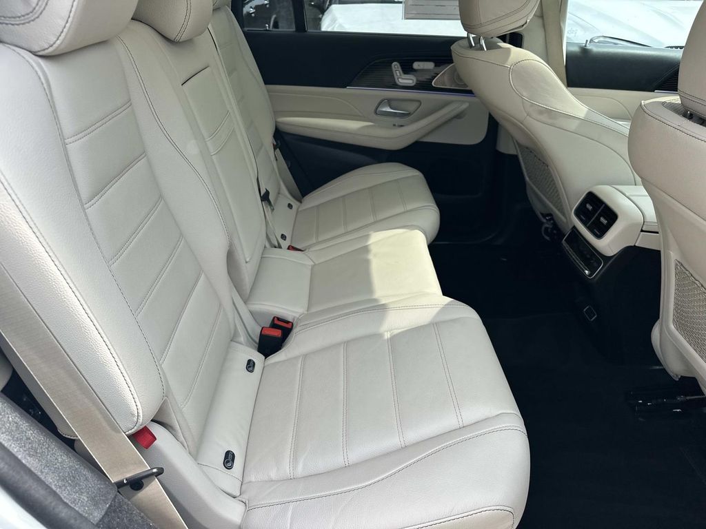 Thumbnail: 2024 Mercedes-Benz GLS - 14